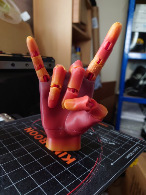 creopop.co.uk 3d printed hand with poseable fingers image