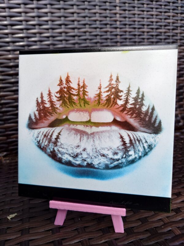 creopop dot co dot uk lips made of trees engraved on a tile image